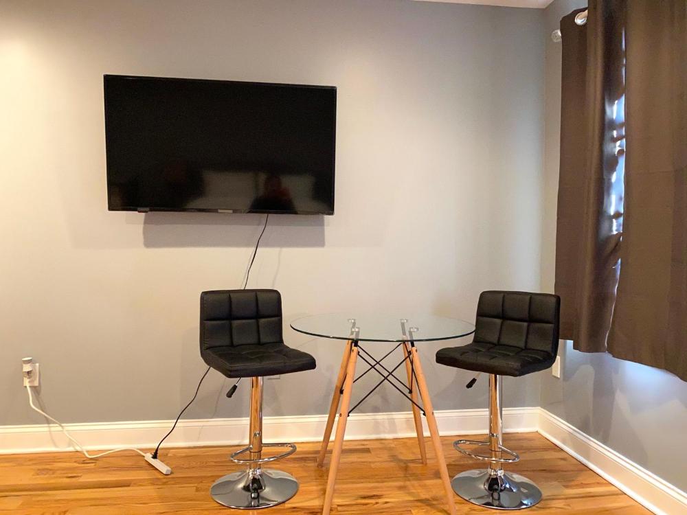 Queen Studio interior